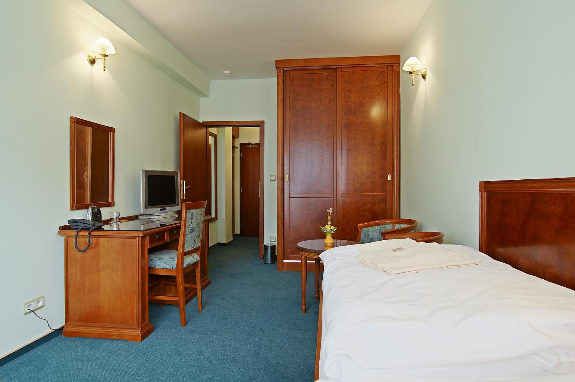 Kupele Brusno - Kupelny Hotel Polana エクステリア 写真